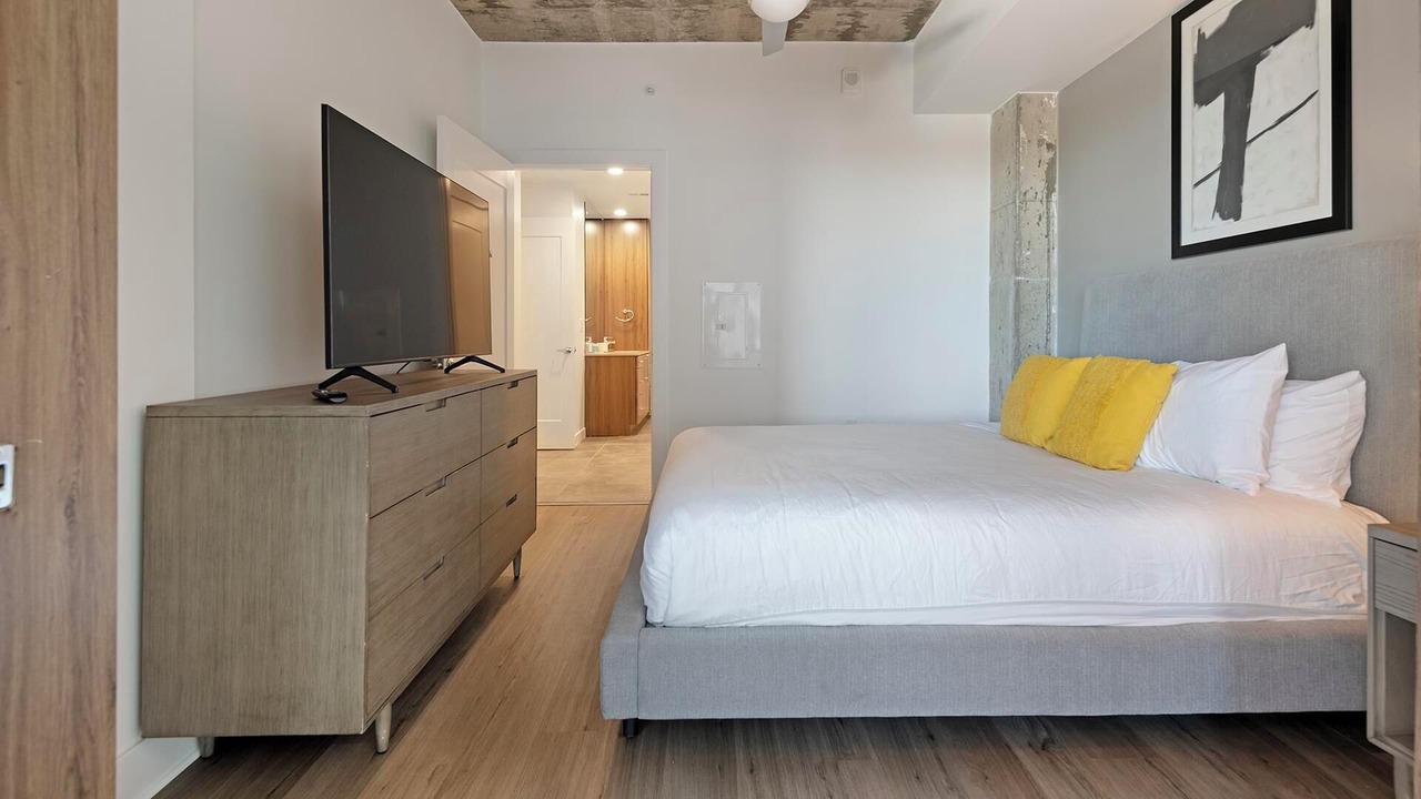 Photo of Bedroom in Baileys Crossroads
