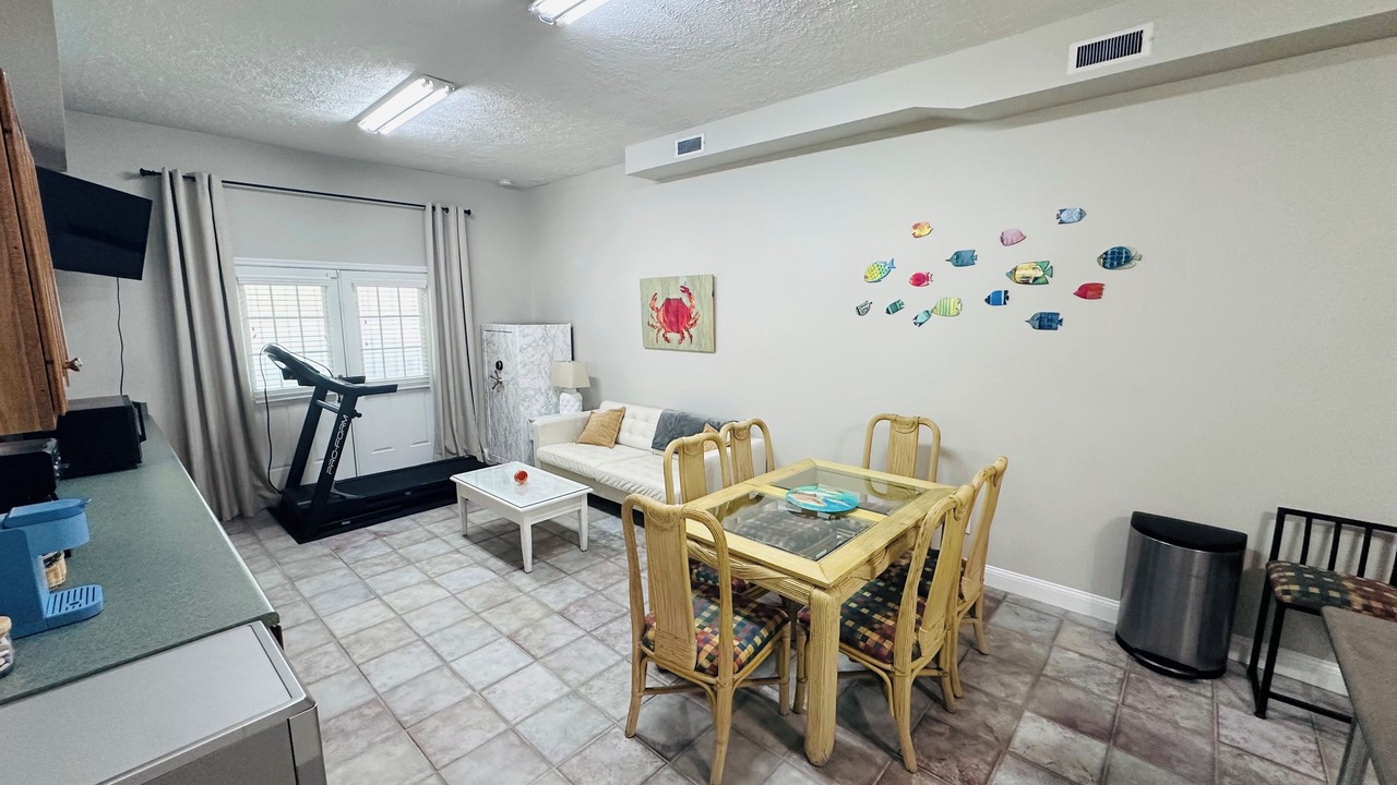 Photo of Livingroom in Cedar Point