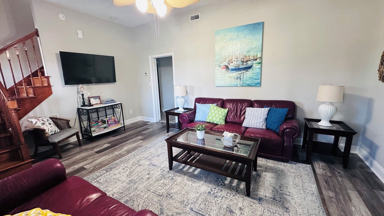 Photo of Livingroom in Cedar Point