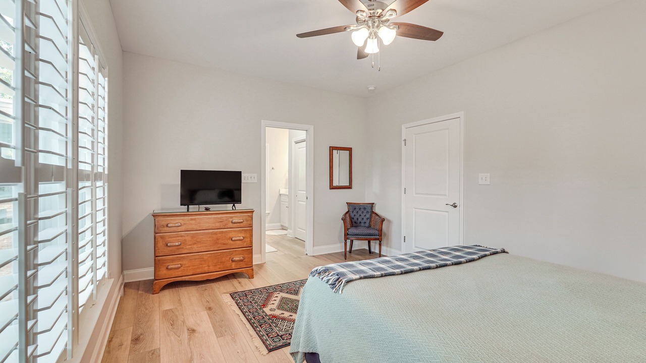 Photo of Bedroom in Modoc Shores