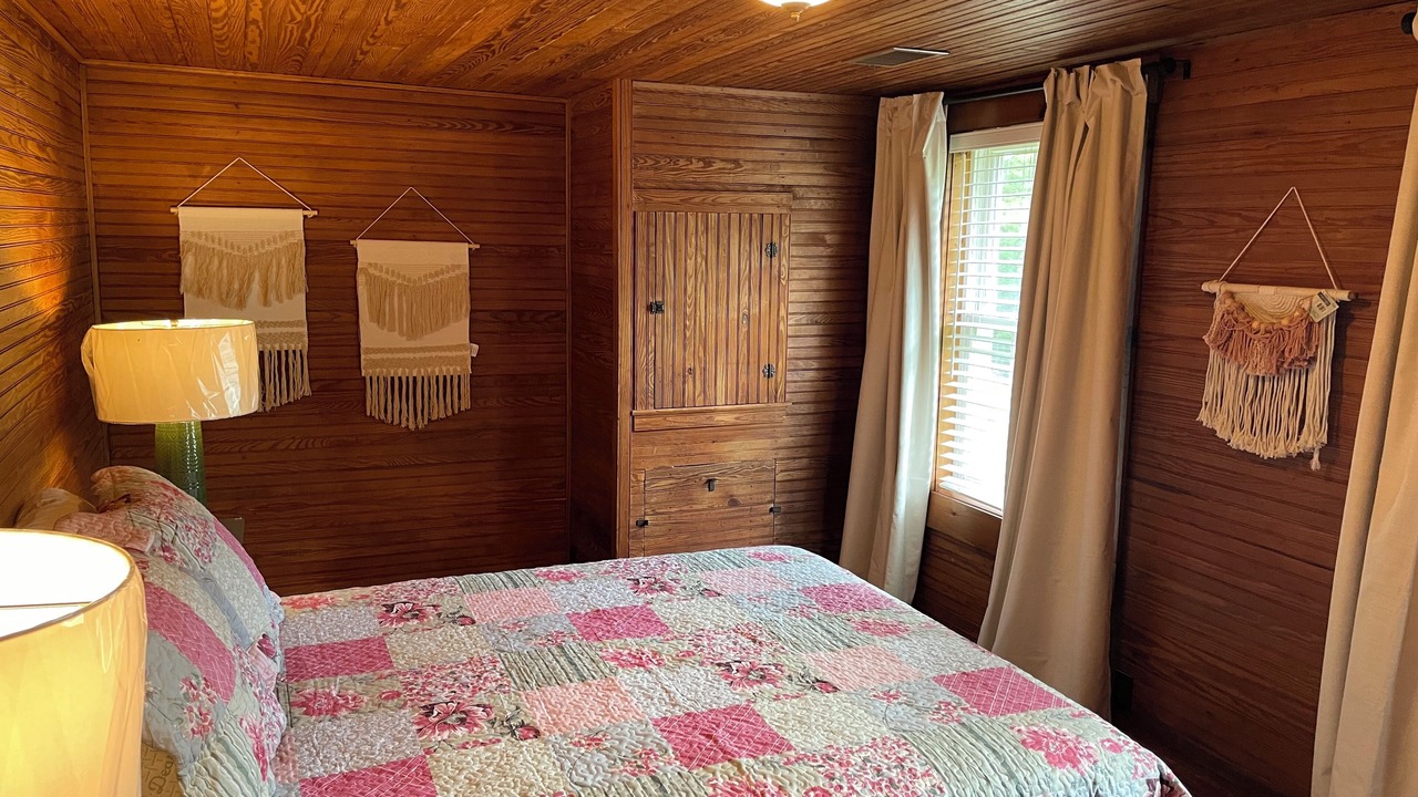 Photo of Bedroom in Glade Valley
