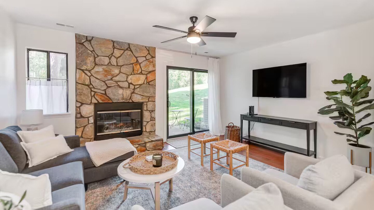 Photo of Livingroom in Raintree