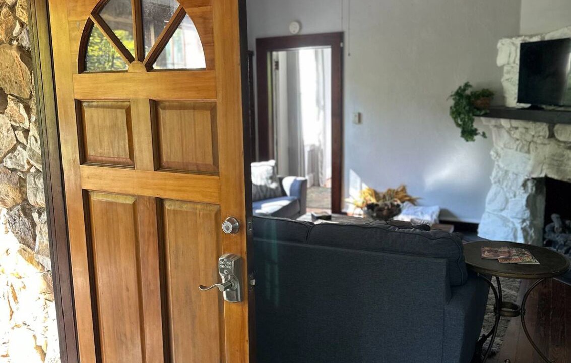 Photo of Livingroom in Avery Creek
