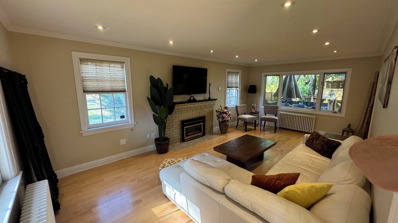 Photo of Livingroom in Newtonbrook