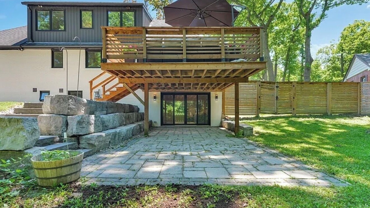 Photo of Patio Balcony in Maple Leaf