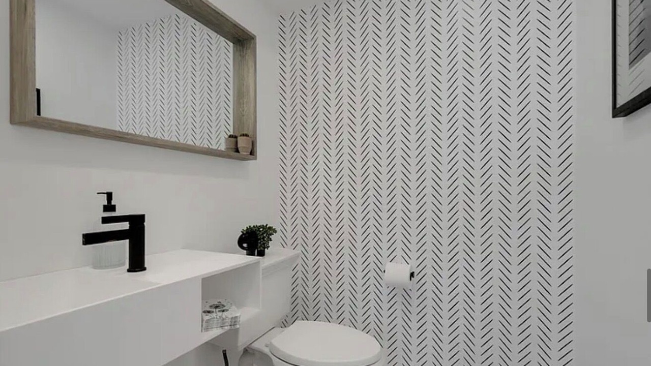 Photo of Bathroom in Maple Leaf