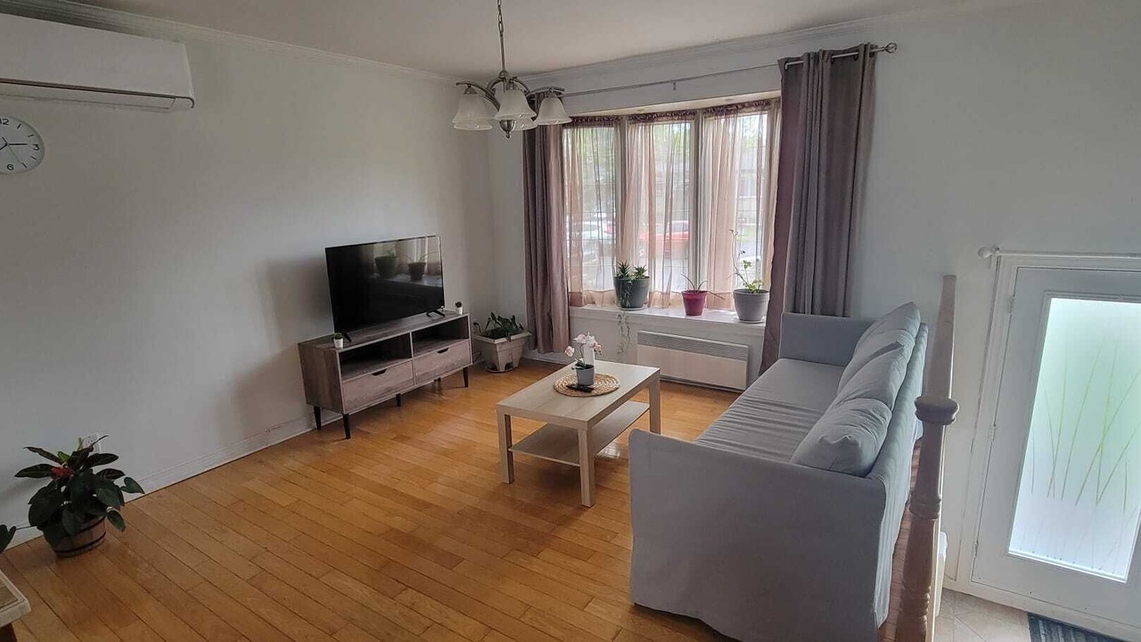 Photo of Livingroom in Saint-Hubert