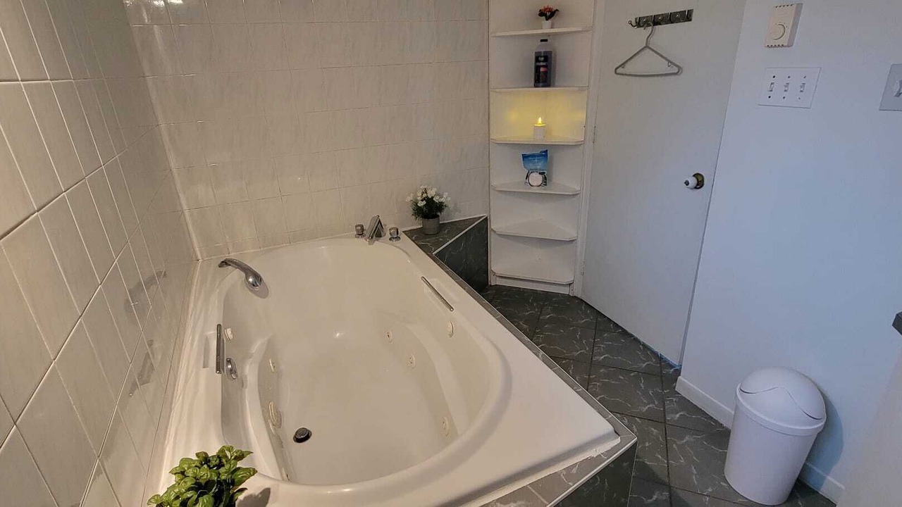 Photo of Bathroom in Saint-Hubert
