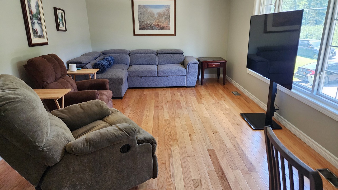 Photo of Livingroom in Victoria Harbour