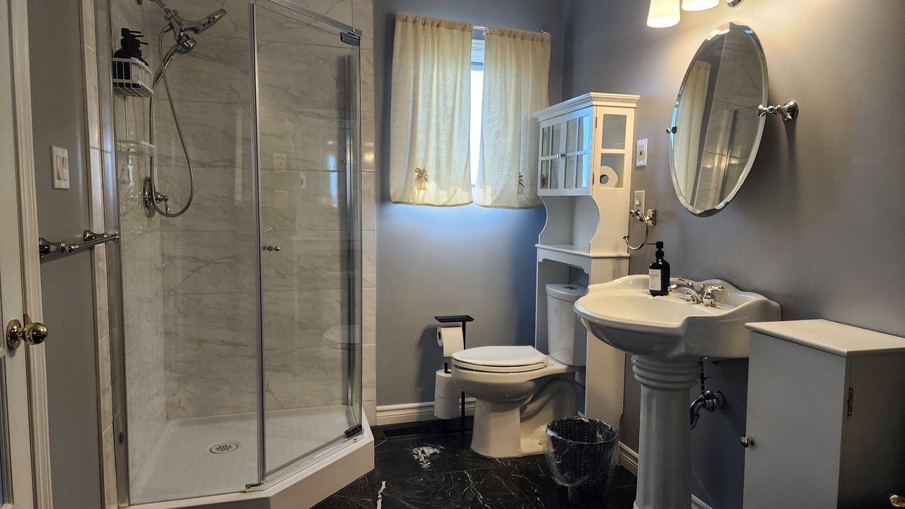 Photo of Bathroom in Victoria Harbour