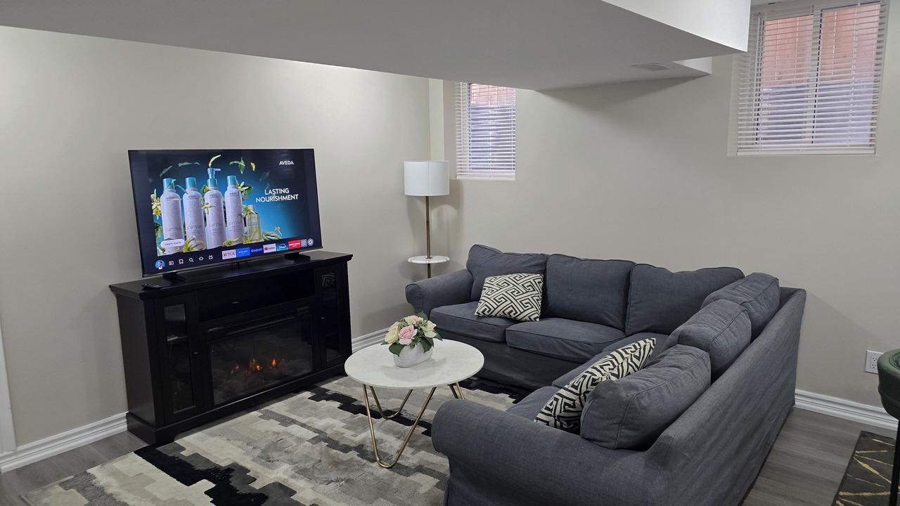 Photo of Livingroom in Bowmanville