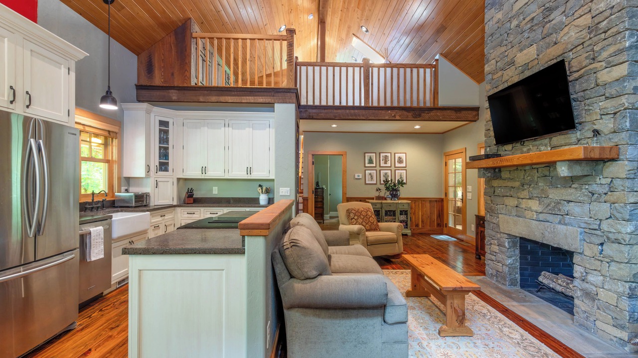 Photo of Livingroom in Cullowhee