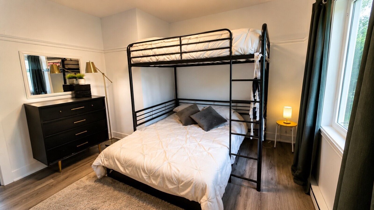 Photo of Bedroom in Pointe-des-Cascades