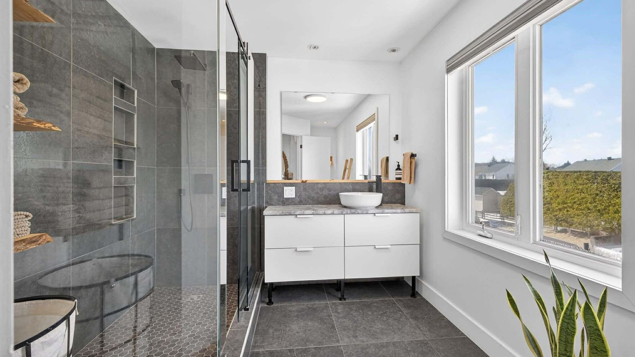 Photo of Bathroom in Saint-Mathieu-de-Beloeil