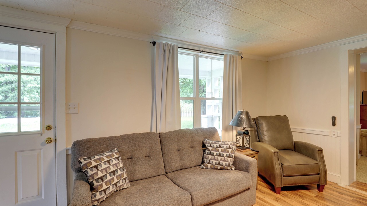 Photo of Livingroom in West Jefferson