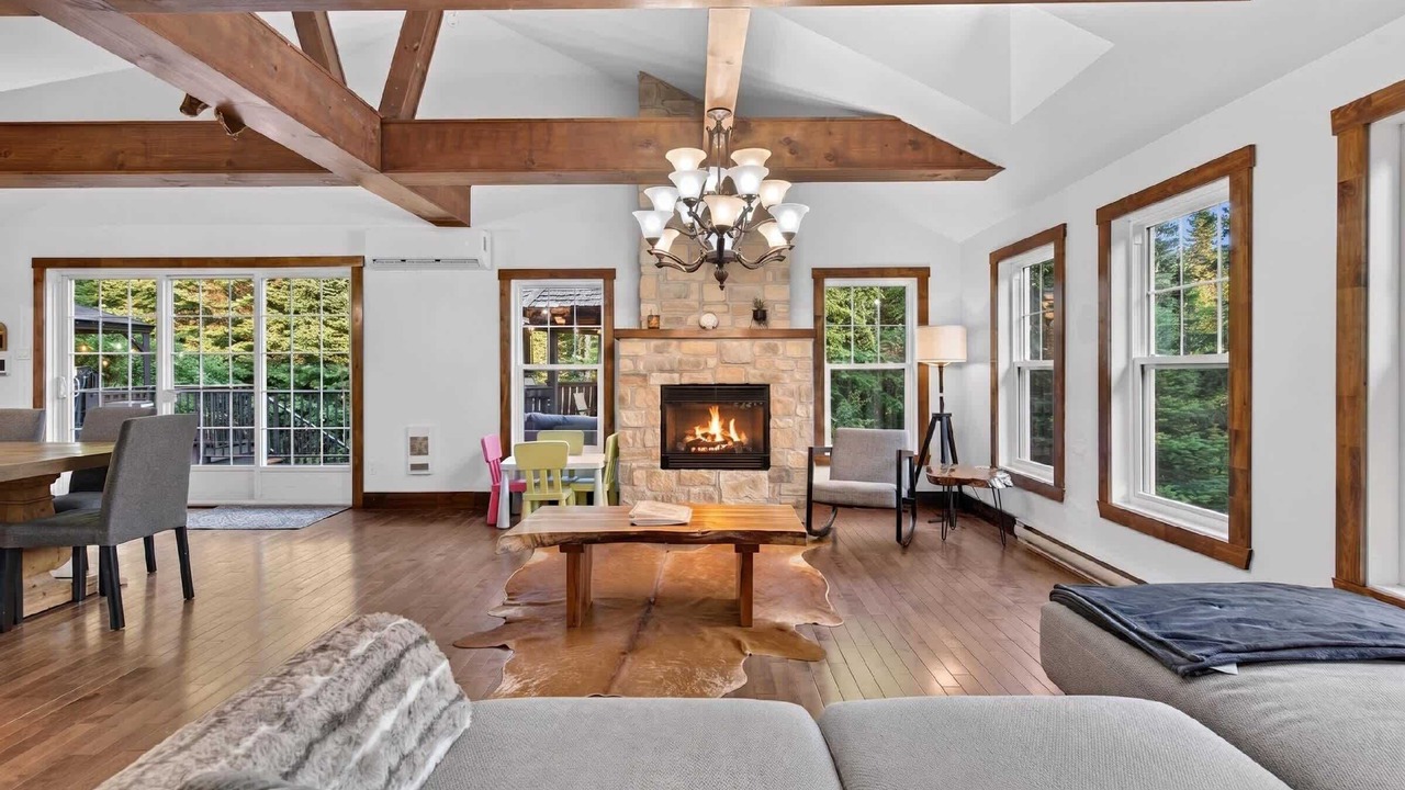 Photo of Livingroom in Val-des-Lacs