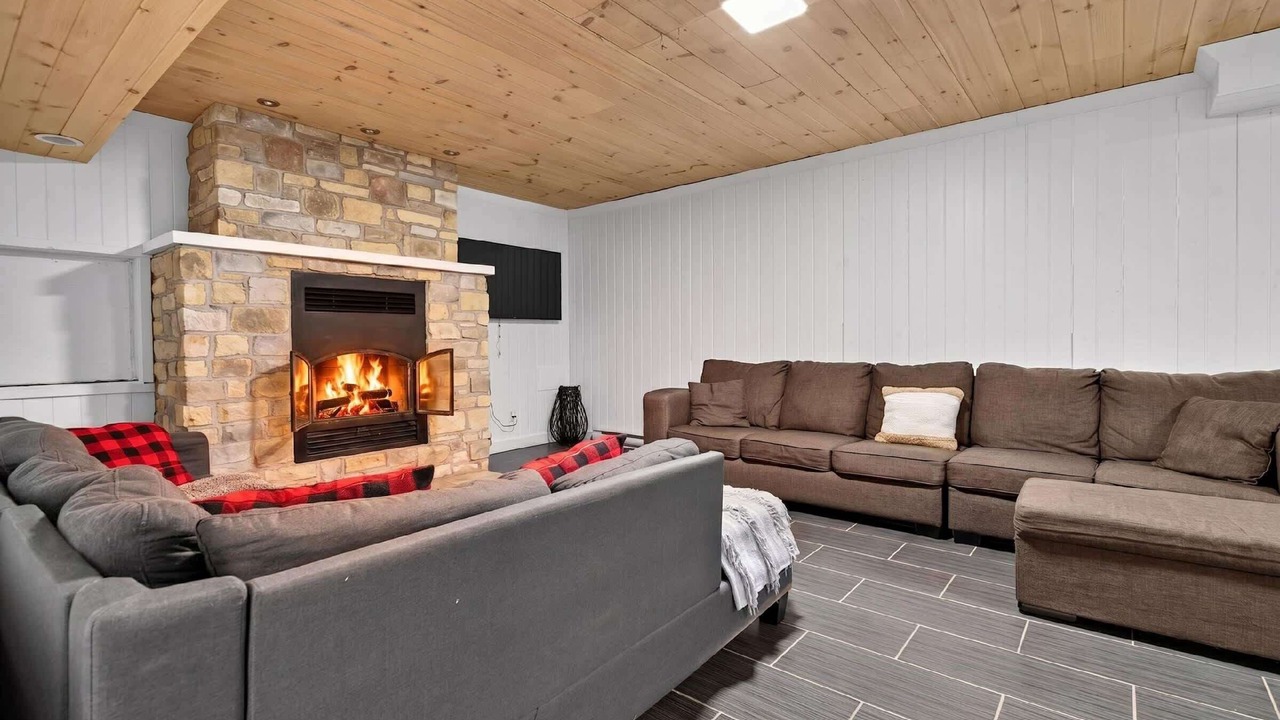 Photo of Livingroom in Val-des-Lacs