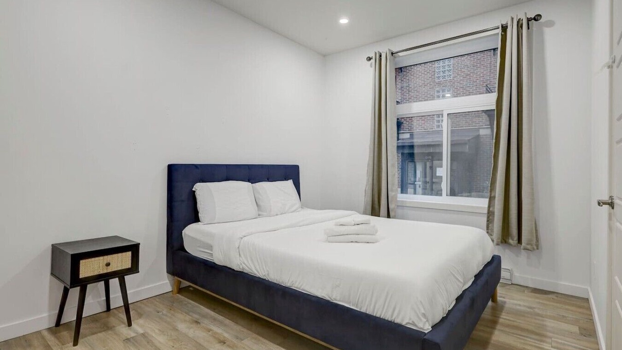 Photo of Bedroom in Cote-Des-Neiges—Notre-Dame-De-Grace