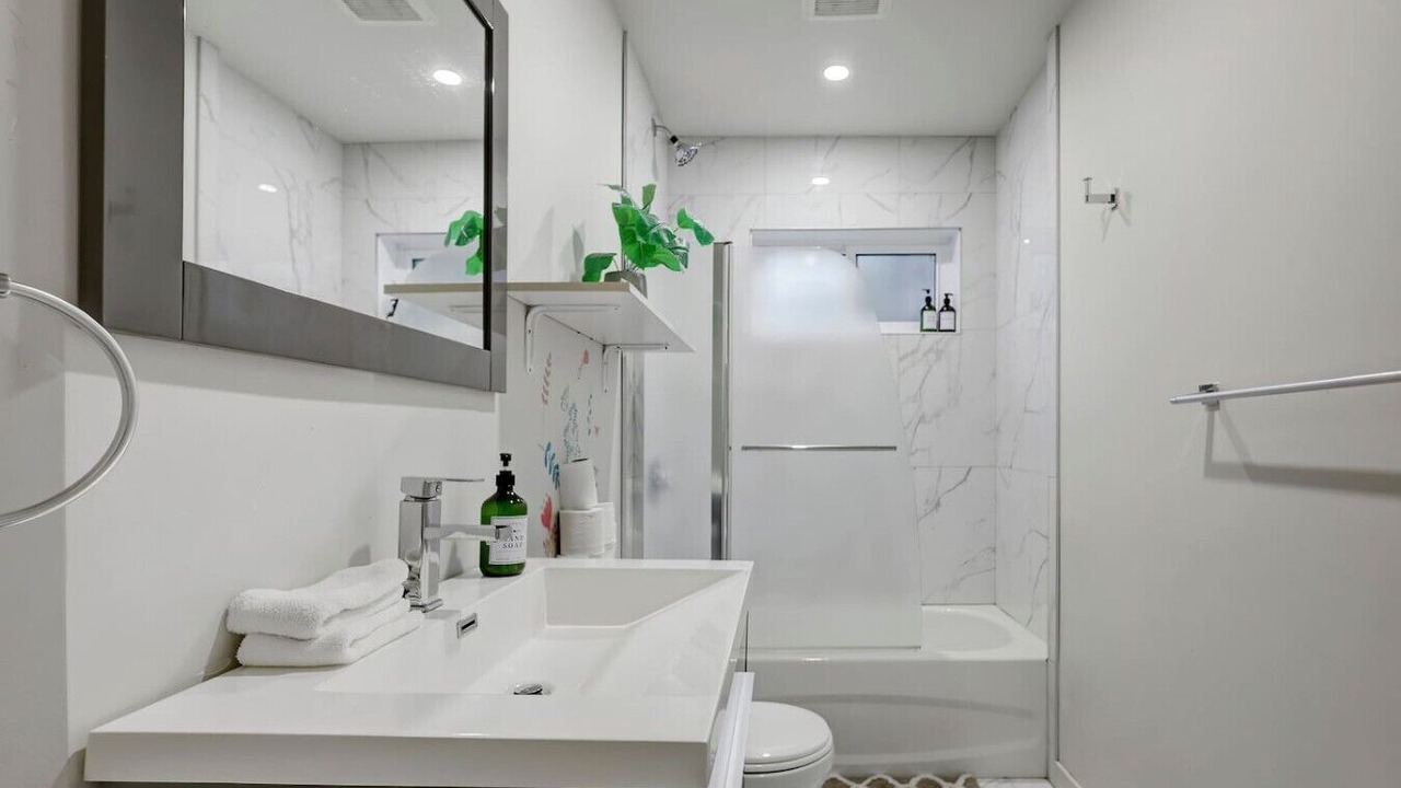 Photo of Bathroom in Cote-Des-Neiges—Notre-Dame-De-Grace