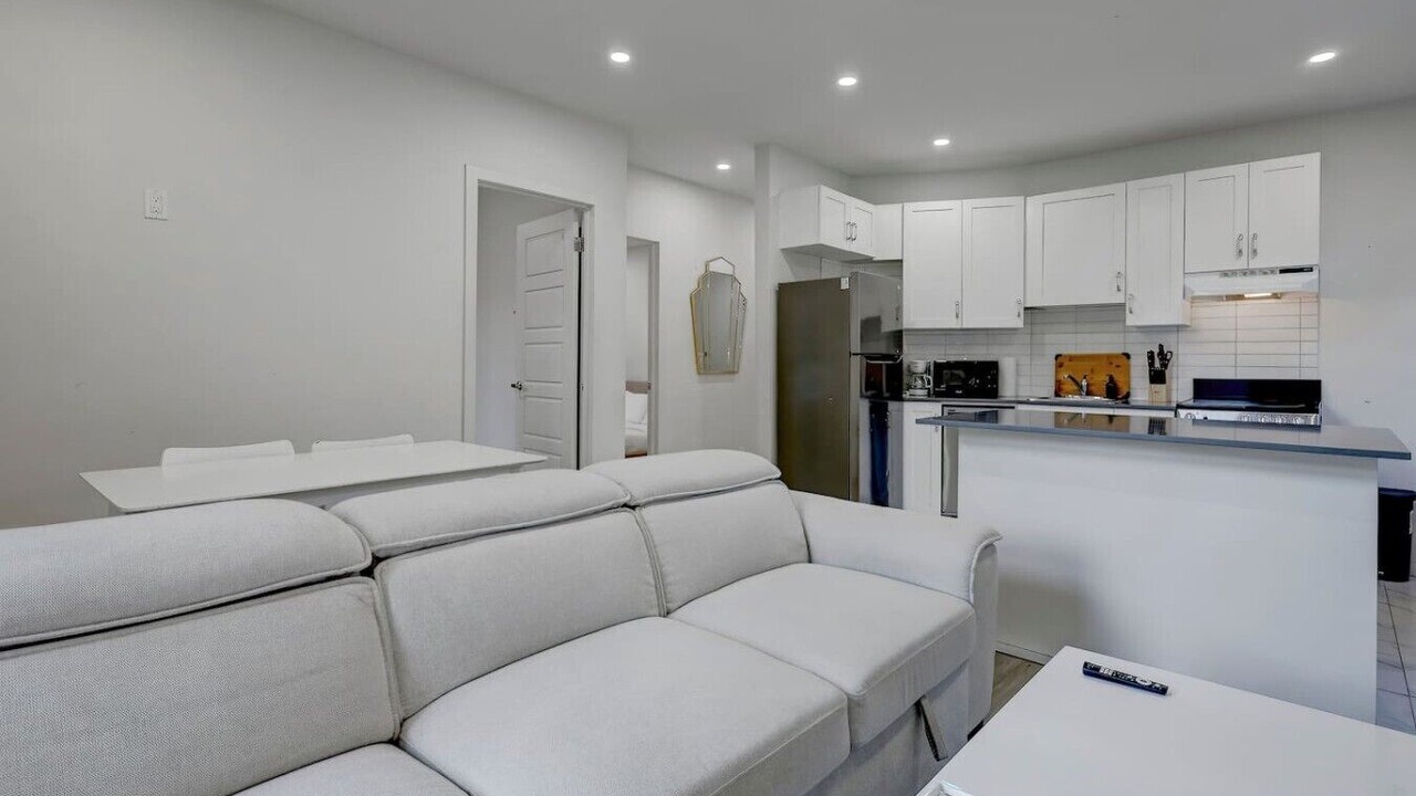 Photo of Livingroom in Cote-Des-Neiges—Notre-Dame-De-Grace