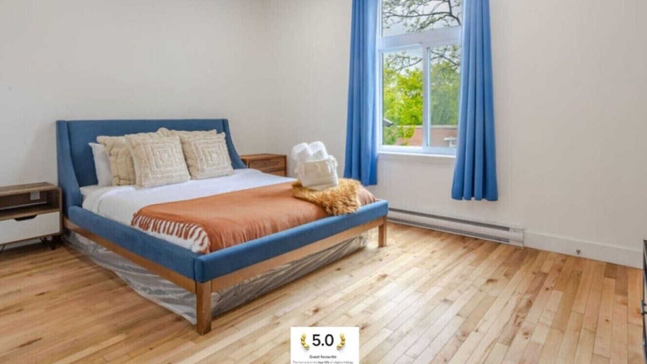 Photo of Bedroom in Cote-Des-Neiges—Notre-Dame-De-Grace