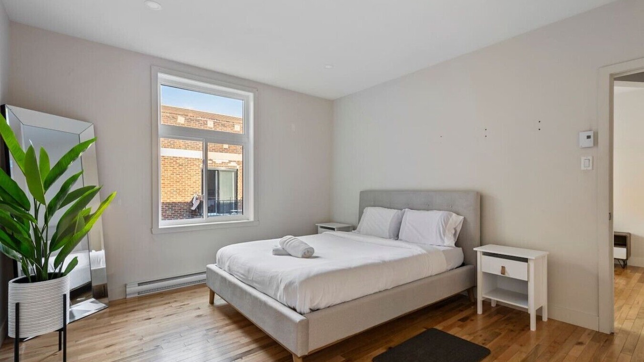 Photo of Bedroom in Cote-Des-Neiges—Notre-Dame-De-Grace