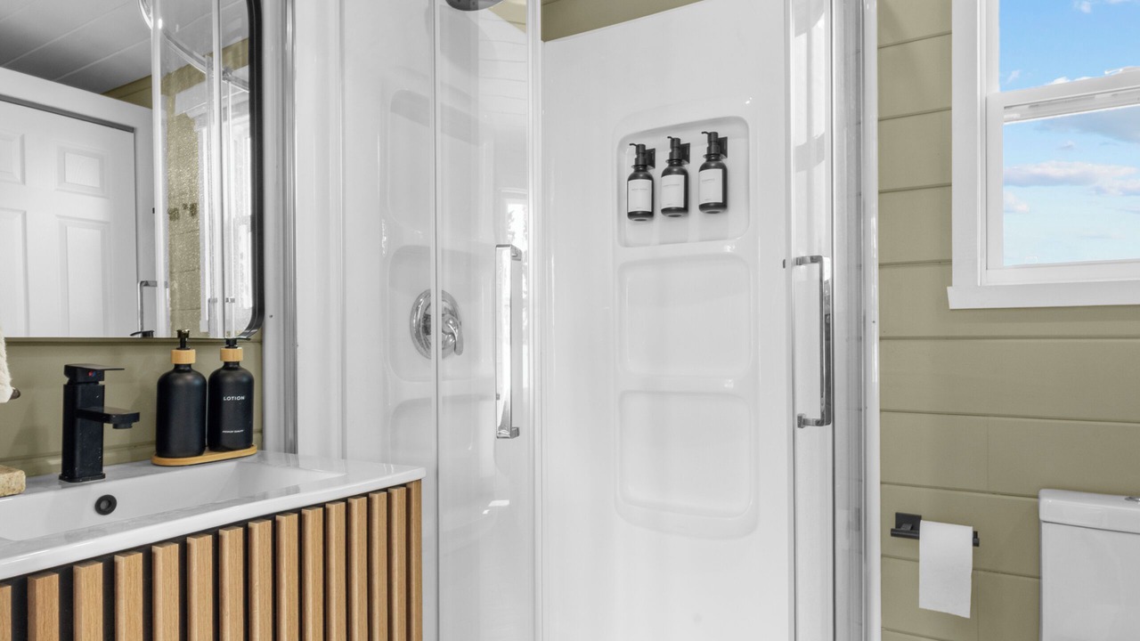 Photo of Bathroom in Red House
