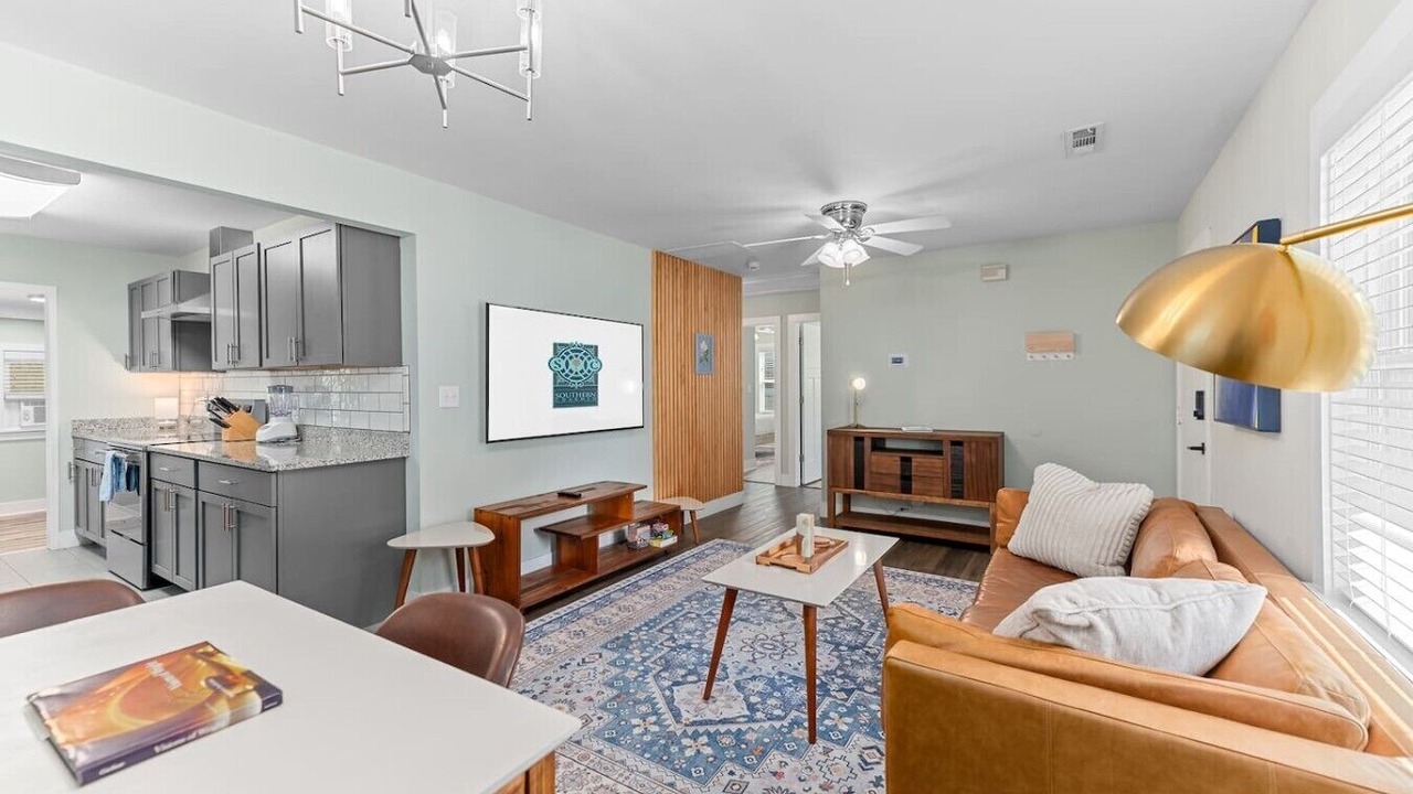 Photo of Livingroom in Hanahan
