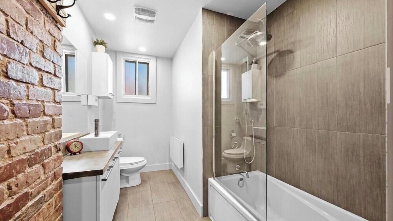 Photo of Bathroom in Vieux-Rosemont