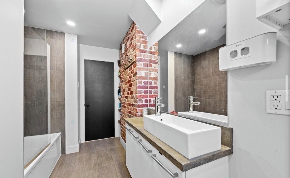Photo of Bathroom in Vieux-Rosemont