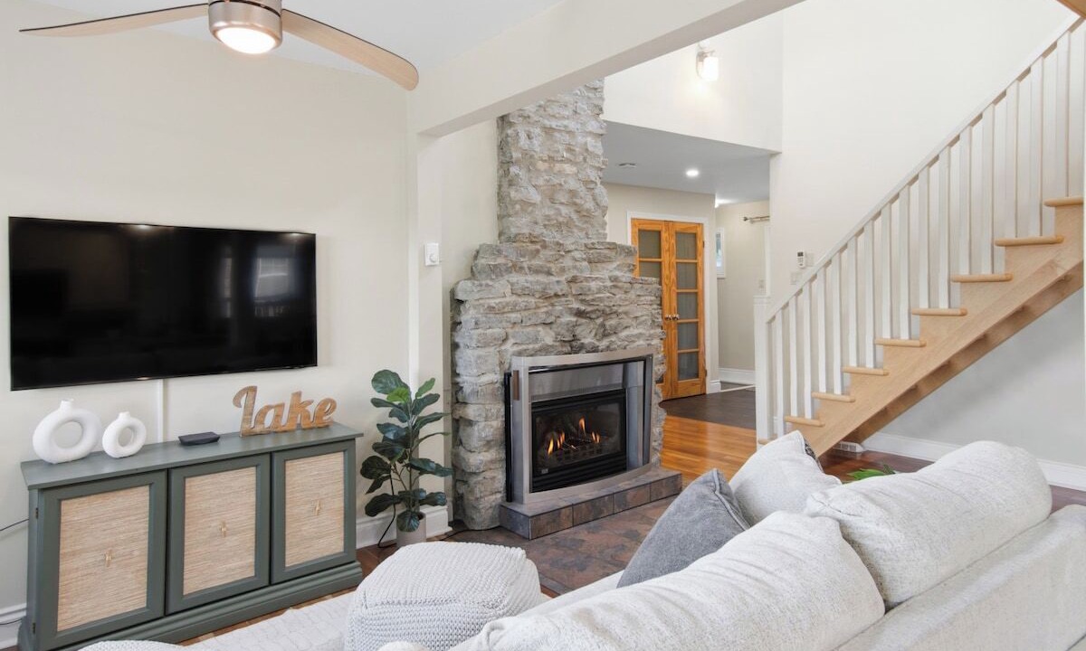 Photo of Livingroom in Fenelon Falls