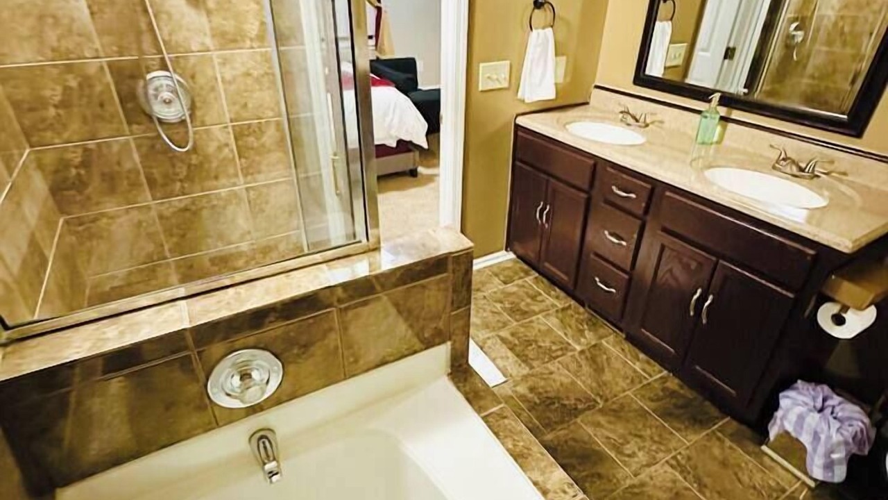 Photo of Bathroom in Huntcliff