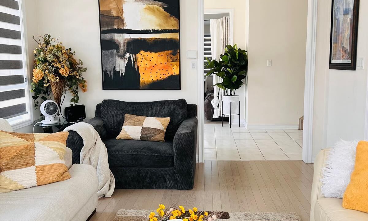 Photo of Livingroom in Durham Region