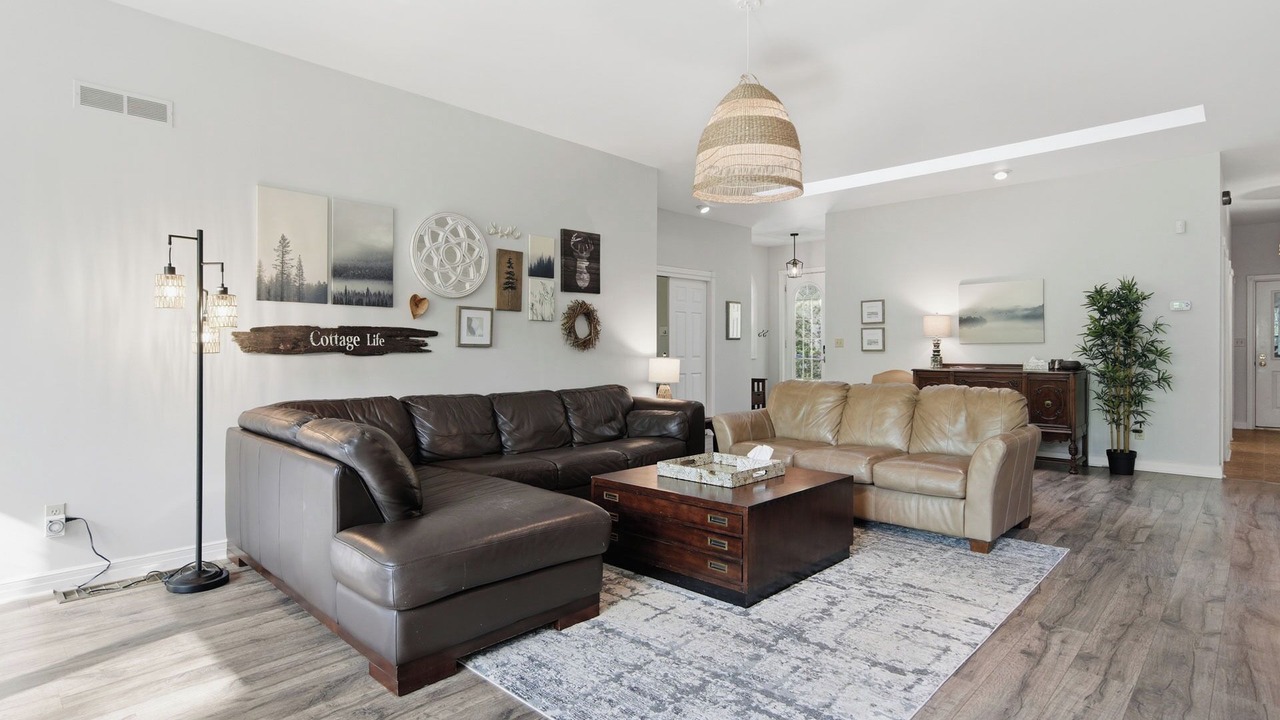 Photo of Livingroom in Grand Bend