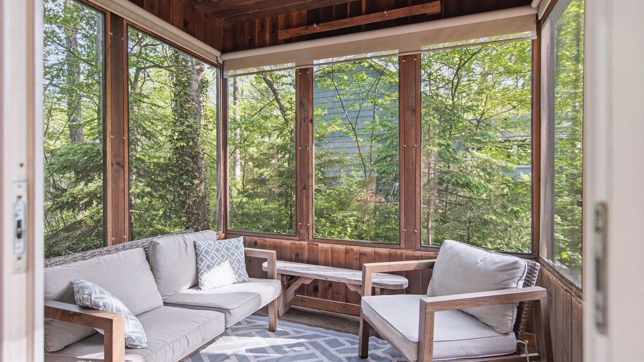 Photo of Livingroom in Grand Bend