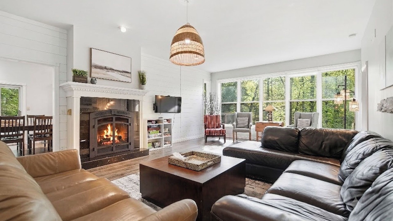 Photo of Livingroom in Grand Bend