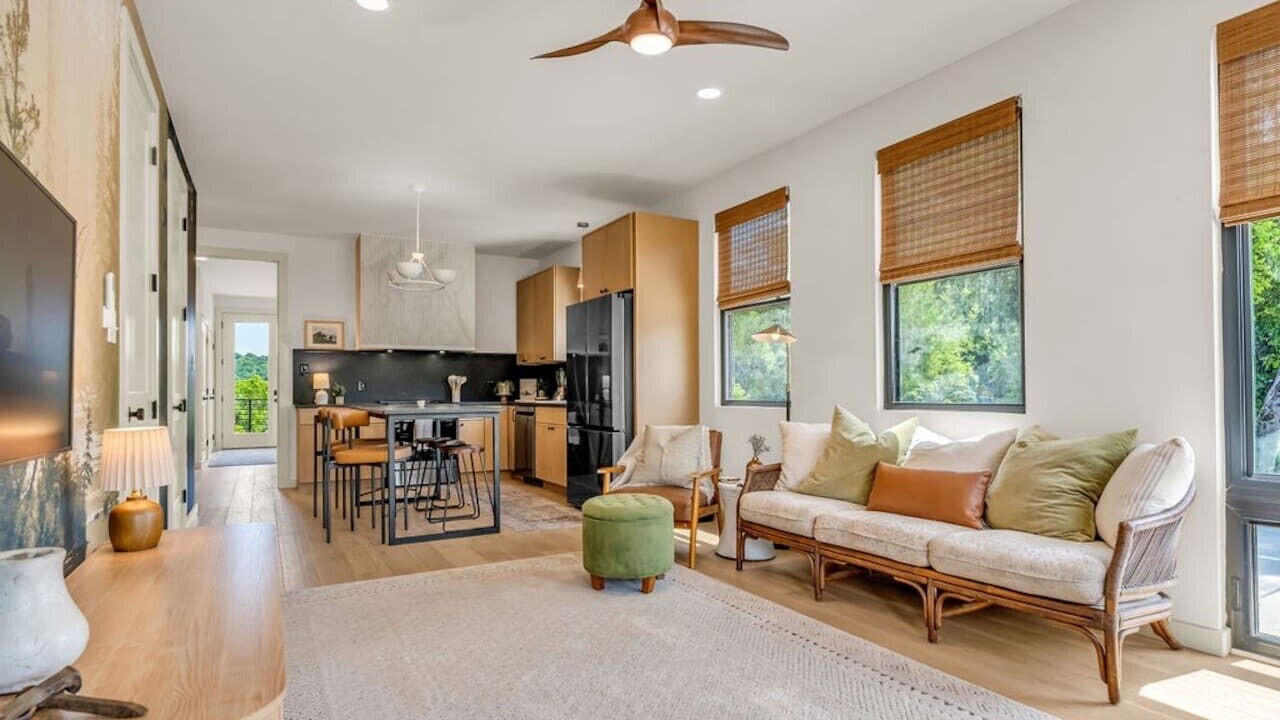 Photo of Livingroom in Knoxville