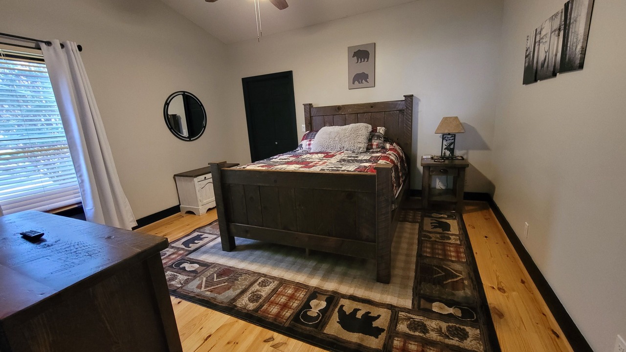 Photo of Bedroom in Hiawassee
