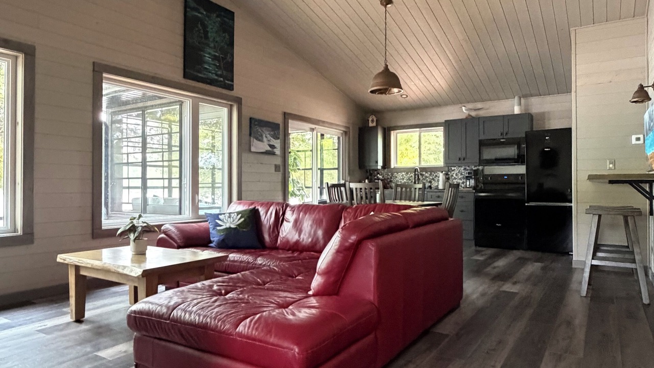 Photo of Livingroom in Manitoulin District