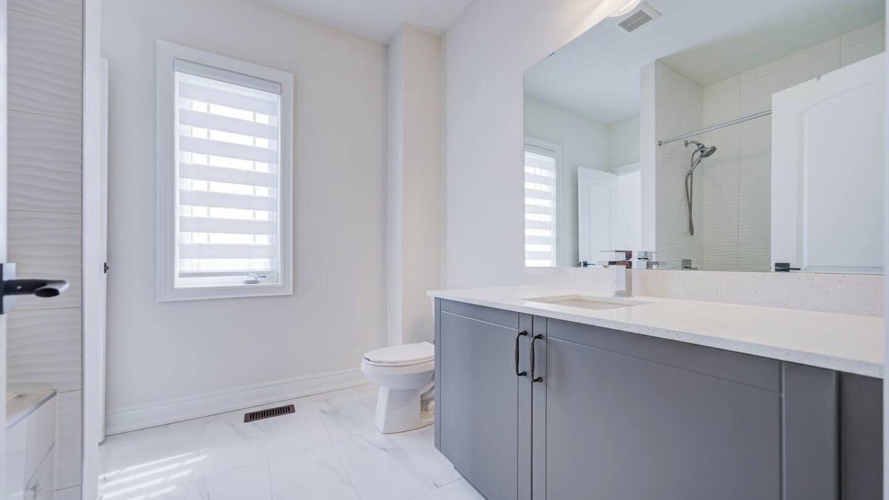 Photo of Bathroom in East Gwillimbury