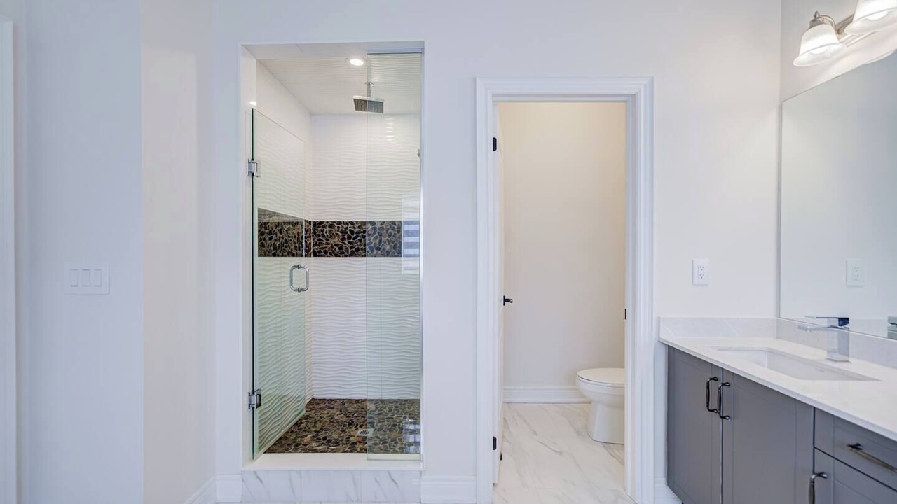 Photo of Bathroom in East Gwillimbury