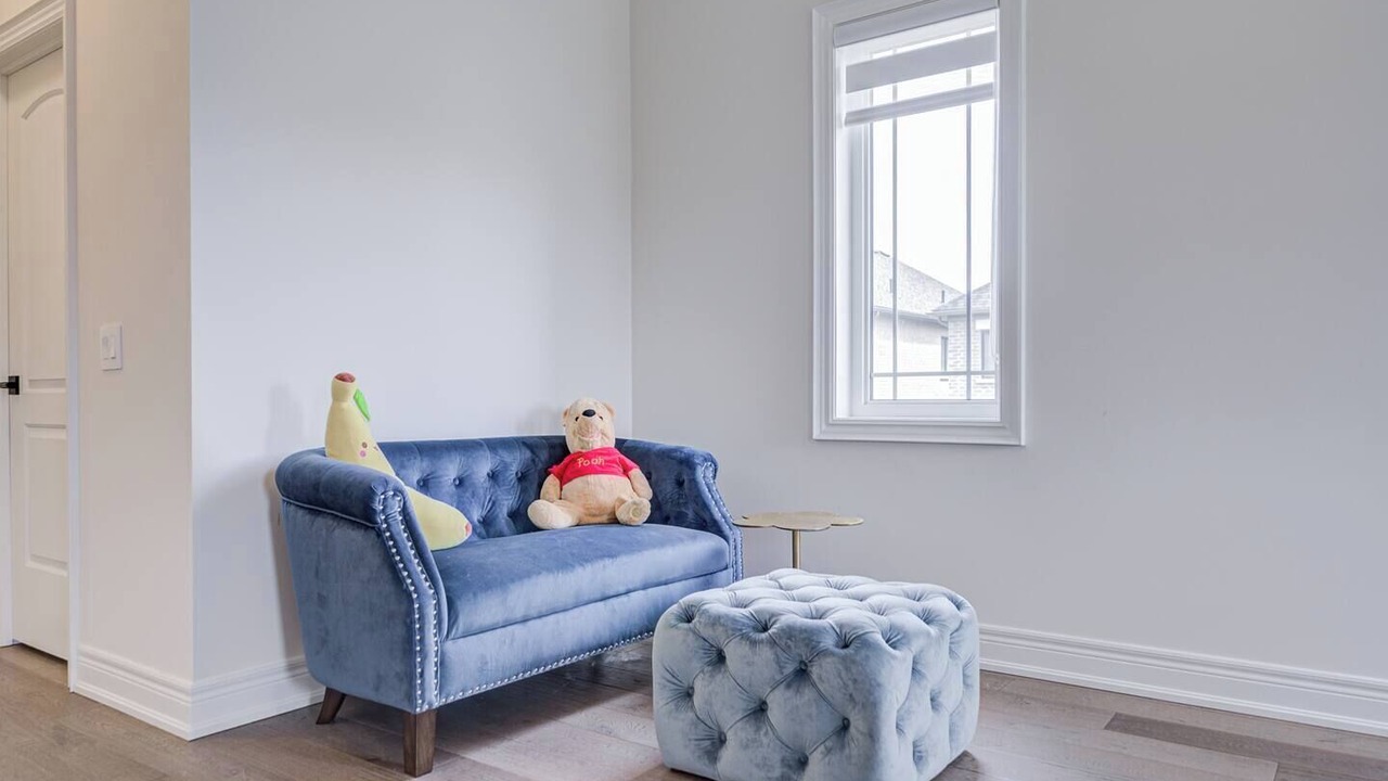 Photo of Livingroom in East Gwillimbury