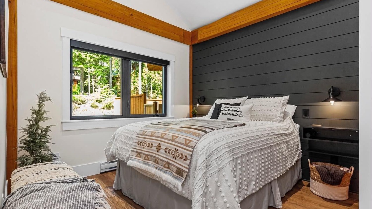 Photo of Bedroom in Sunshine Valley