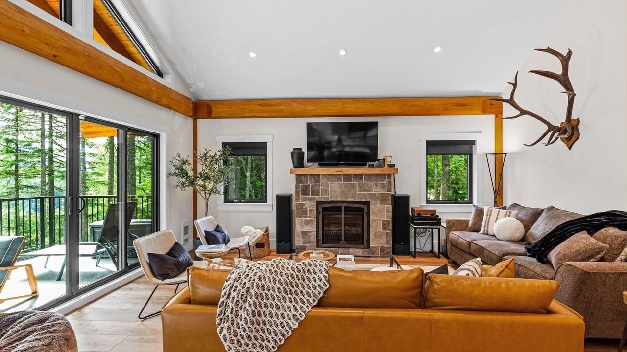 Photo of Livingroom in Sunshine Valley