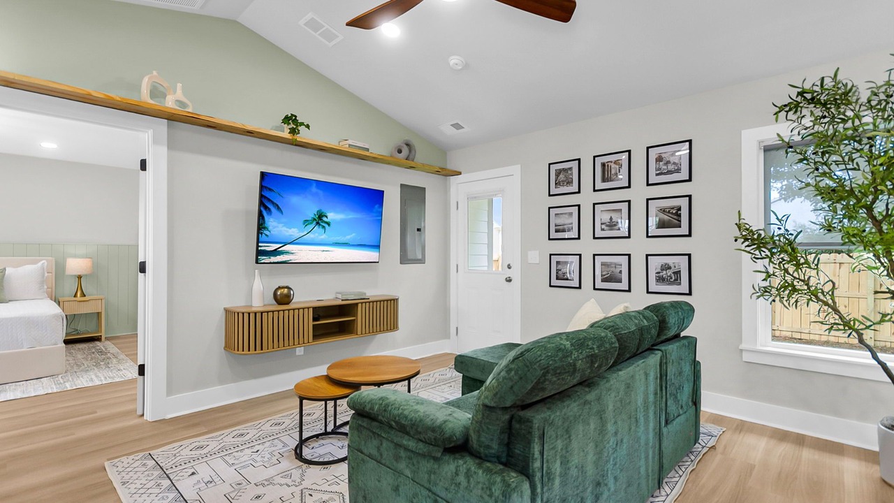Photo of Livingroom in Hanahan