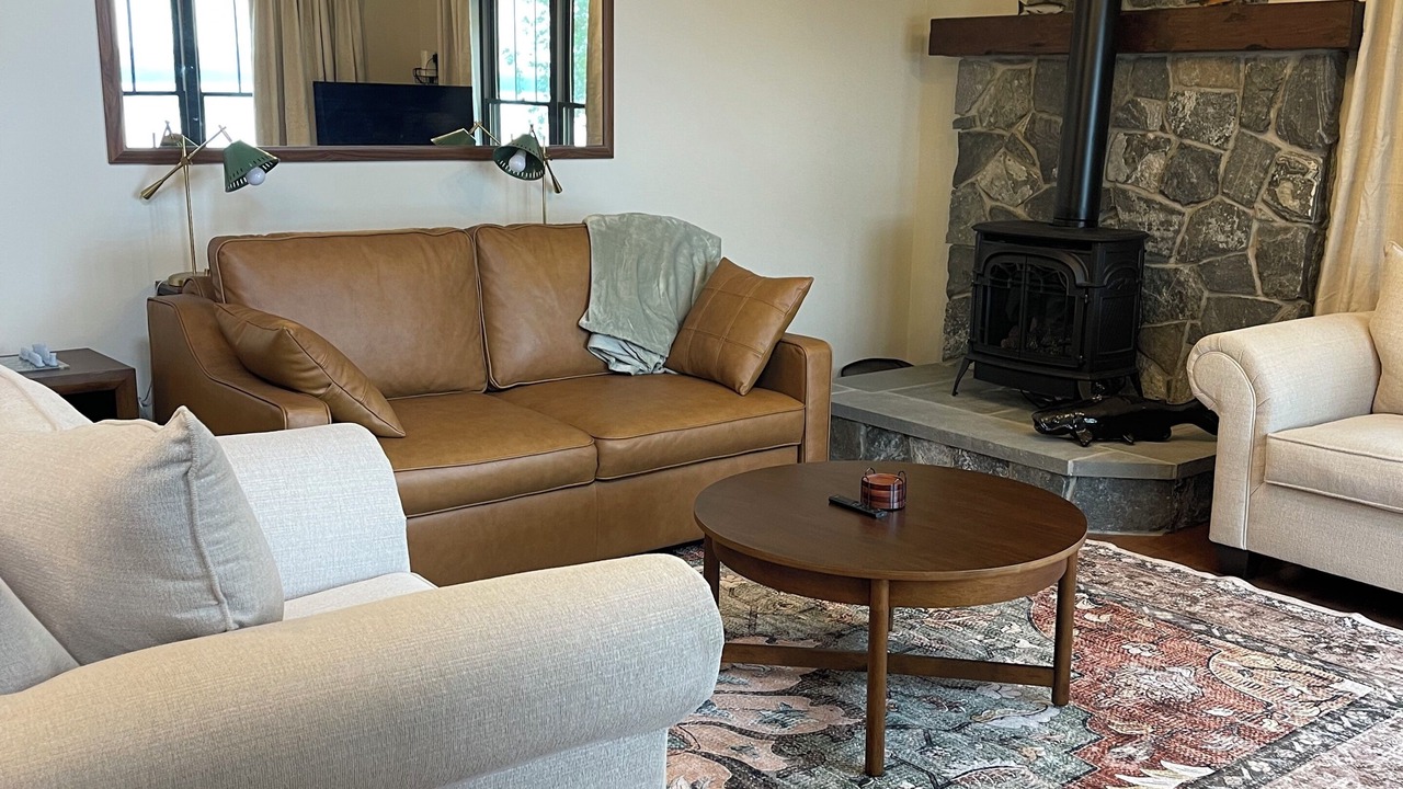 Photo of Livingroom in Danforth
