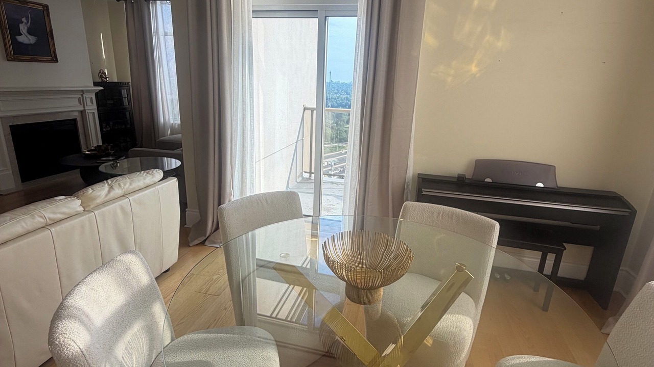 Photo of Livingroom in Willowdale