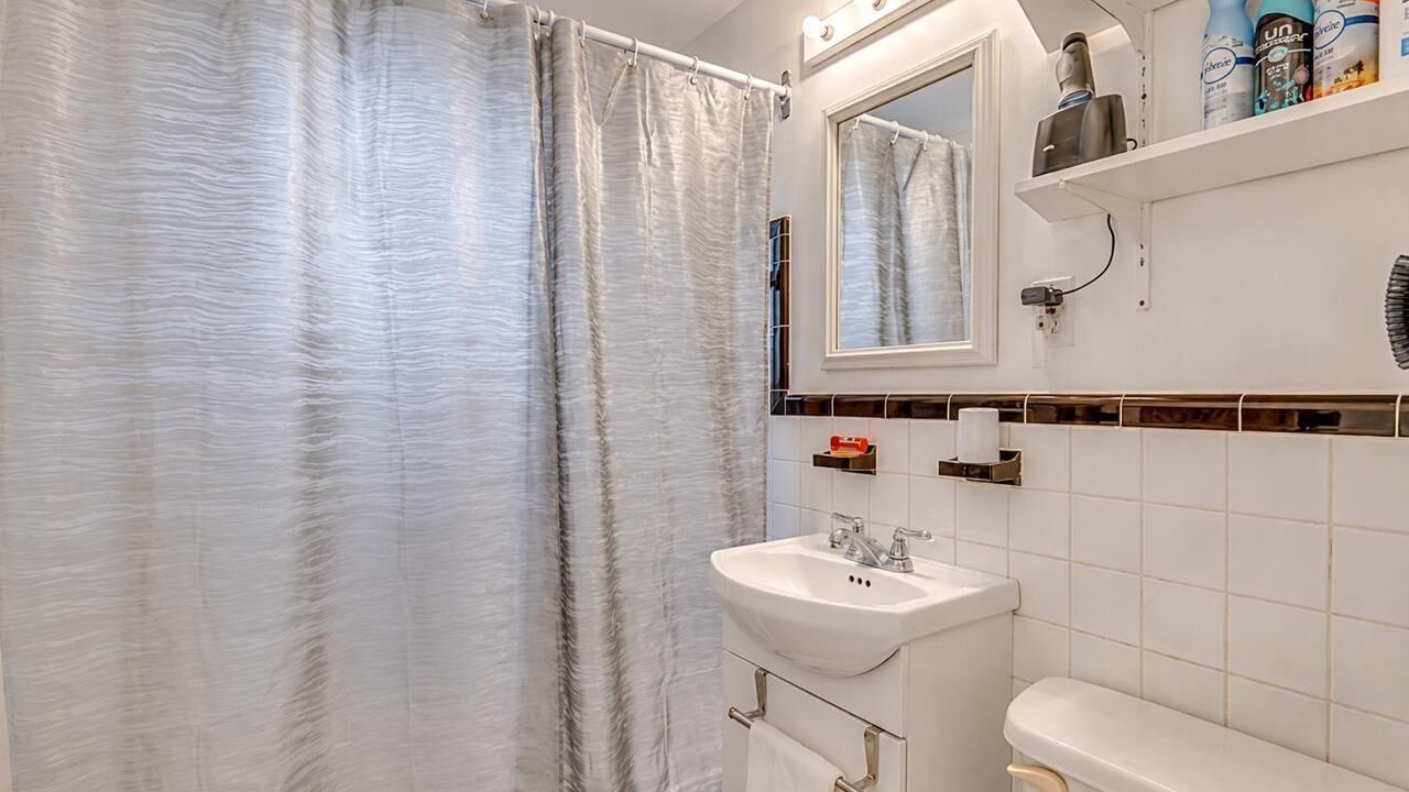 Photo of Bathroom in Laval