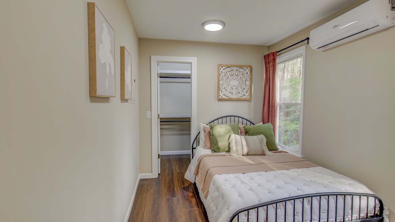 Photo of Bedroom in Saluda