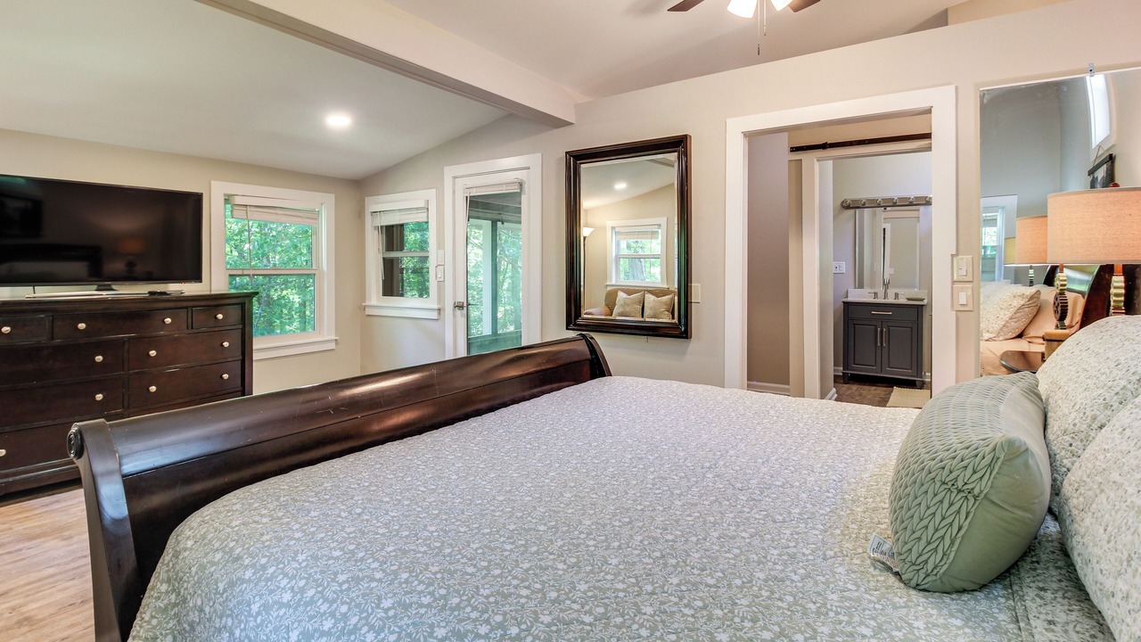 Photo of Bedroom in Dahlonega